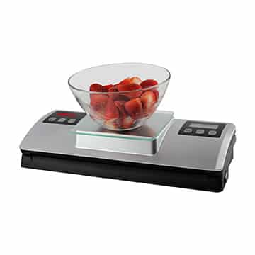 VS-01 Vacuum Sealer With Digital Scale Weighing Strawberries